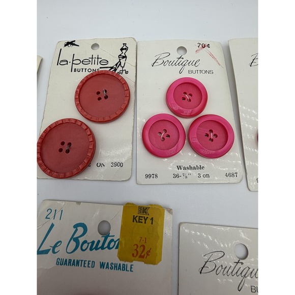 Vintage Red Buttons Lot on Cards Majestic Le Chic La‎ Petite Japan Holland - Picture 4 of 10